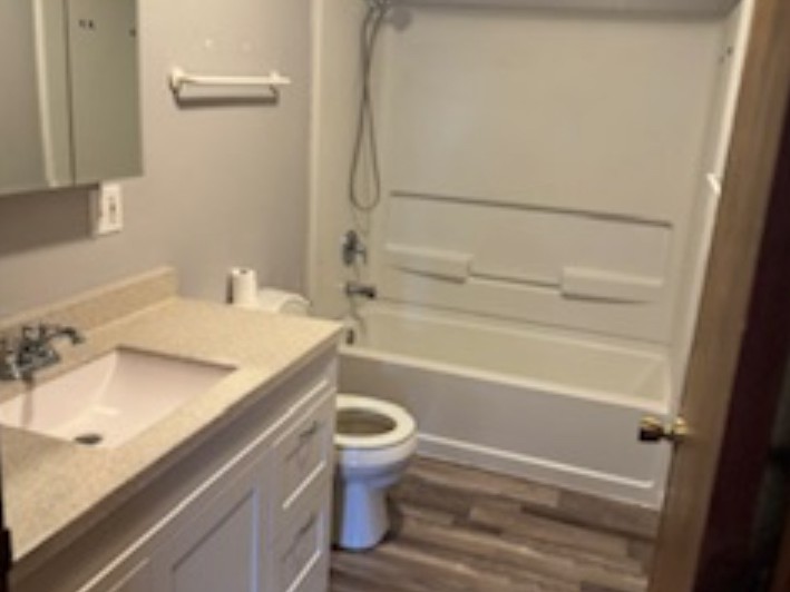 512 Apartment Bathroom