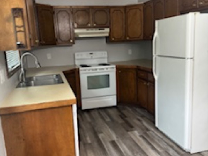 512 Apartment Kitchen